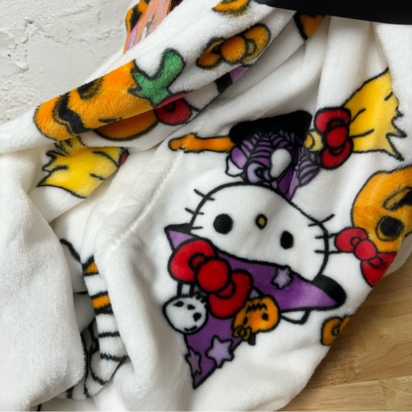 Hello Kitty Halloween Ghost Mummy Witch Blanket - Picture 3 of 5